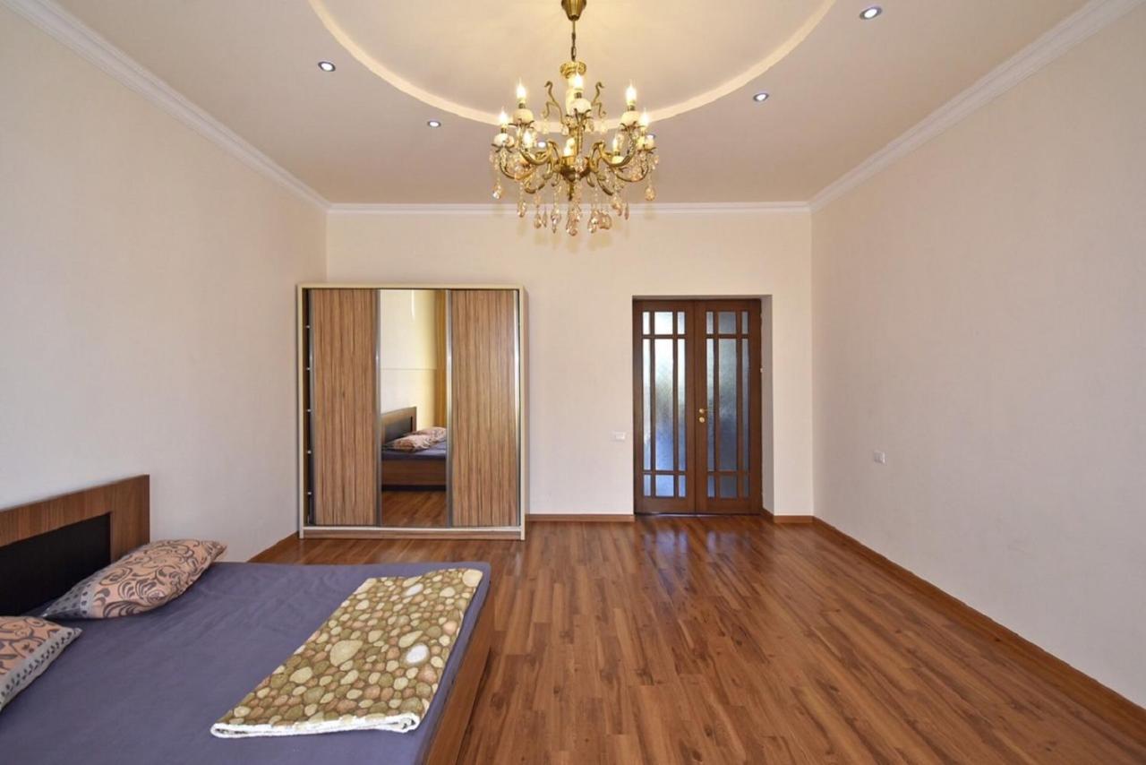 Tumanyan Street 3 Bedroom Deluxe Apartment With Large Balcony Tm662 Γιερεβάν Εξωτερικό φωτογραφία
